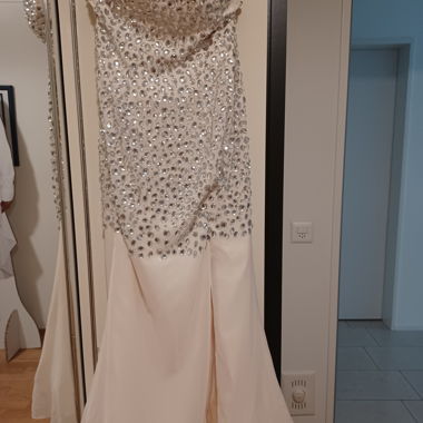 Glitzerndes Abendkleid