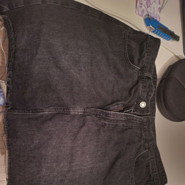 Jupe noir mi-cuisse 