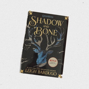 Shadow and Boneee - Leigh Bardugo