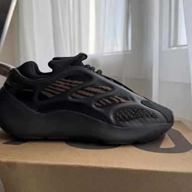Adidas Yeezy 700 V3 Originals