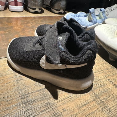 Black Nike Shoes