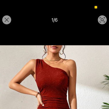 Robe rouge pailletée 