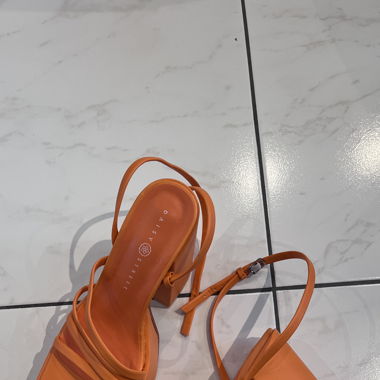 Plateau Sandals