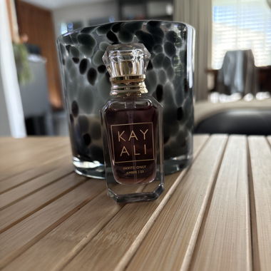 Kayali -invite only amber 23