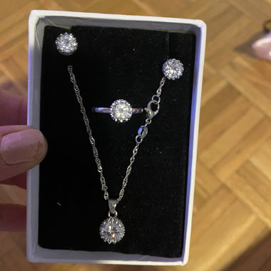 Parure de bijoux avec collier, bague & puces d’oreilles
