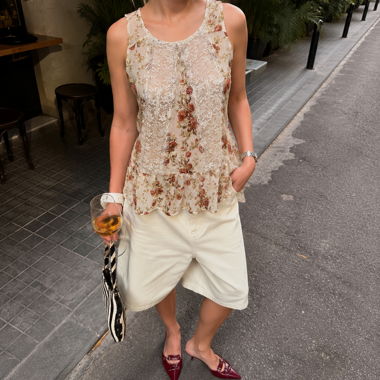 Haut en soie et dentelle floral