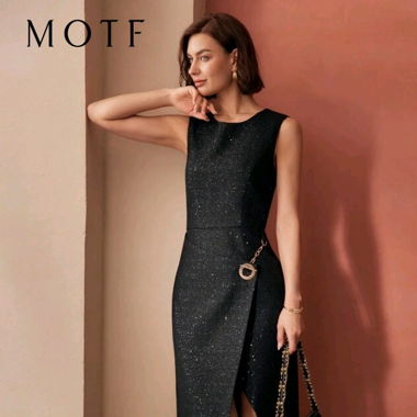 Belle robe de soirée très élégante. 