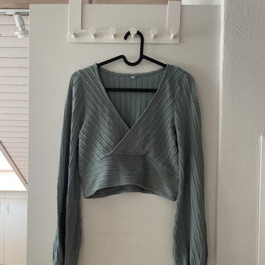 Crop-Pullover grün