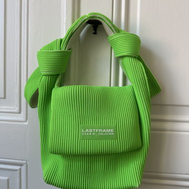 Lastframe grüner Beutel aus geripptem Mesh