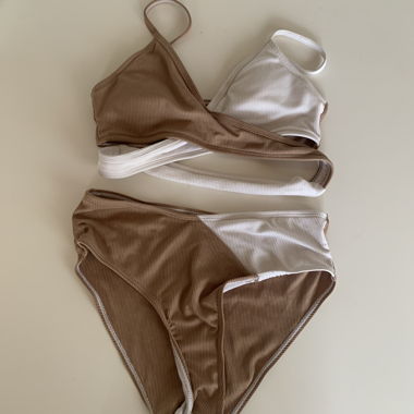 Two-tone bikini in beige and white