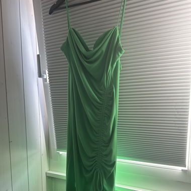 Grünes Kleid Zara