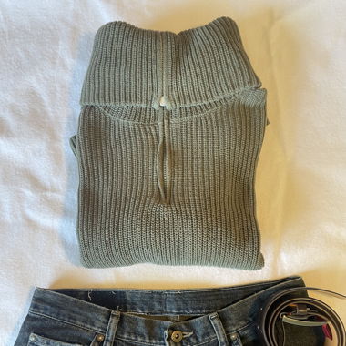 Grüner Pullover