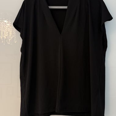 Blouse noire à manches courtes