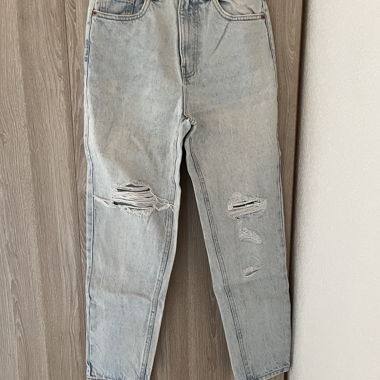 Light Distressed Jeans