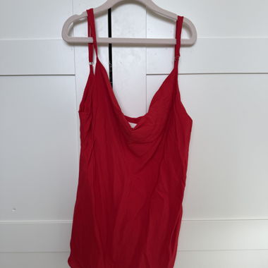 Haut rouge Maje