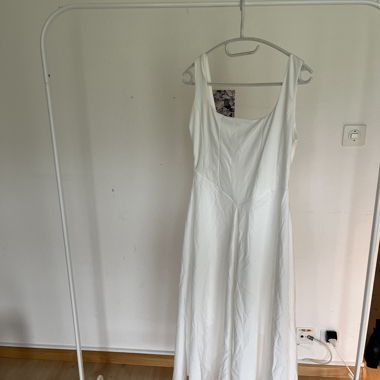 Abito lungo bianco con spalline