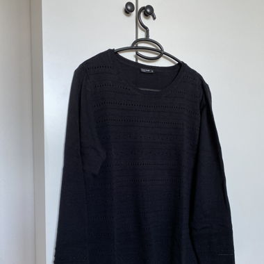 Pullover schwarz mit Lochmuster