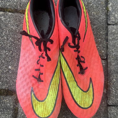 Nike football boots with defect