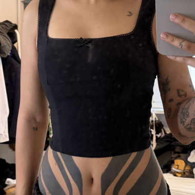 Schwarzes Crop-Top