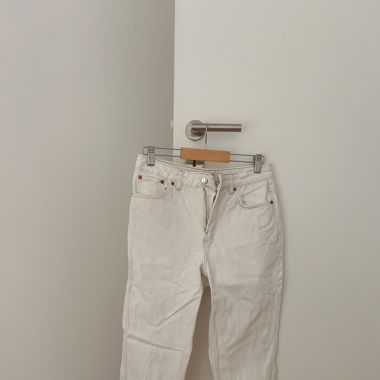 white petite TOPSHOP Mom jeans (W28/L28)