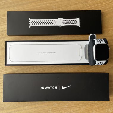 Apple Watch Series 6 (GPS + Cellular)