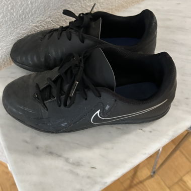 Nike Kinder Fußballschuhe schwarz Gr. EU 36.5
