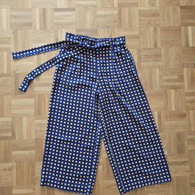 Zara Hose mit weitem Bein und Muster
