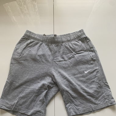 Pantaloncini grigi Nike