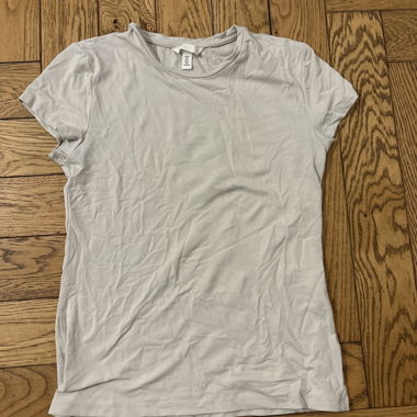 Hellbeigenes T-Shirt