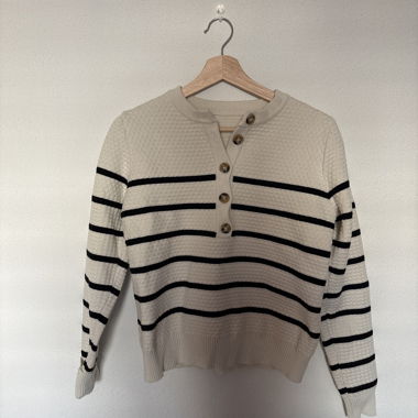 Gestreifter Strickknit-Pullover