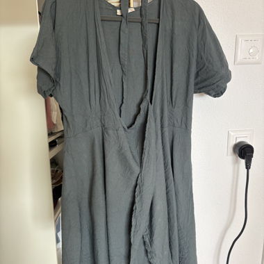 Robe portefeuille Dariadéh en lin sauge
