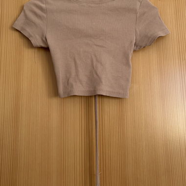 Crop top beige con lacci sul retro