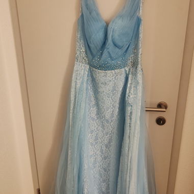 Abito da ballo azzurro chiaro stile Cenerentola