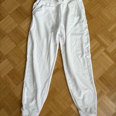 Weisse Jogginghose