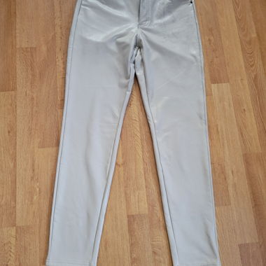 Pantalon en cuir synthétique gris