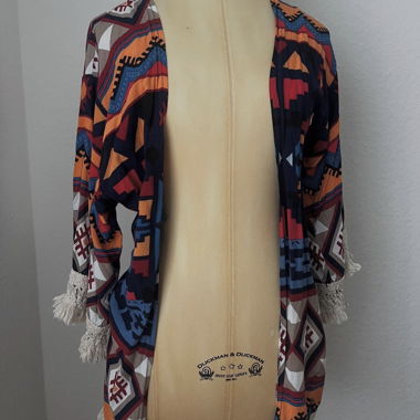 Veste à franges et motifs