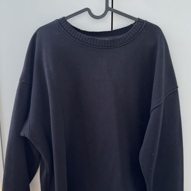 Schwarzes Sweatshirt