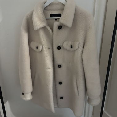 White Cozy Oakwood Jacket