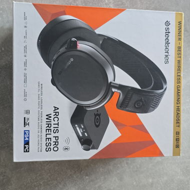 SteelSeries wireless gaming headset with audio base