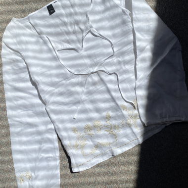 Blusa bianca ricamata