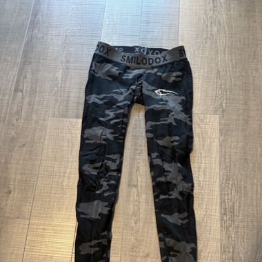 Smilodox- Low Waisted Leggings- Black Camo