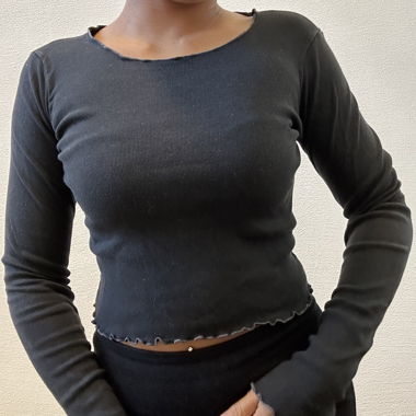 Black cropped long-sleeve top