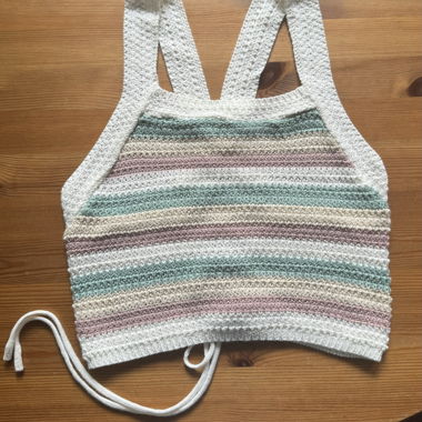 Top Halter all'uncinetto