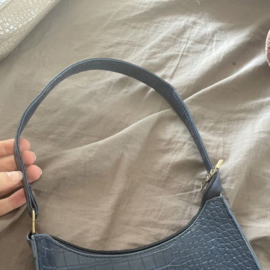Blaue Handtasche