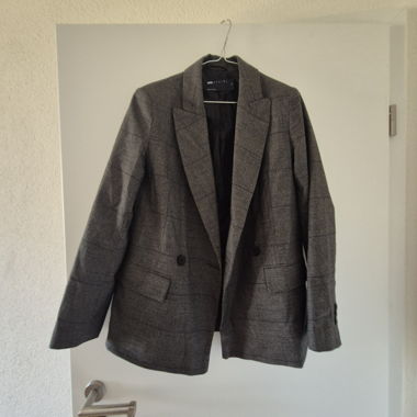 Grey blazer with check pattern