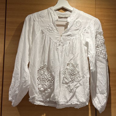 weiße Zara Bluse mit gehäkelten Teilen