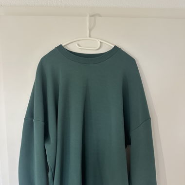 Grüner Pullover ZARA
