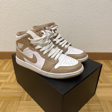 Air Jordan 1 Mid