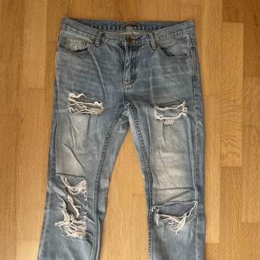 Jeans mit Rissen