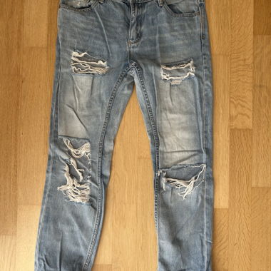 Jeans strappati